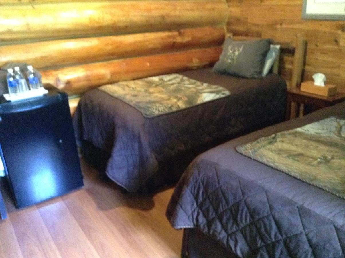 Summit River Lodge & Campsites Валмаунт Стая снимка