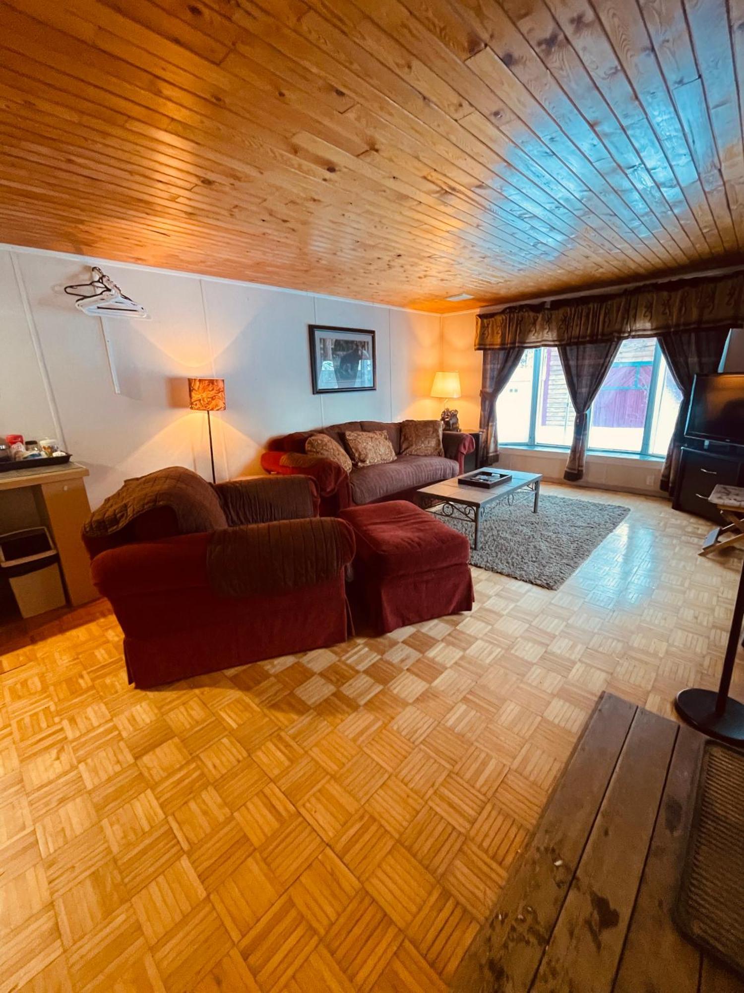 Summit River Lodge & Campsites Валмаунт Екстериор снимка